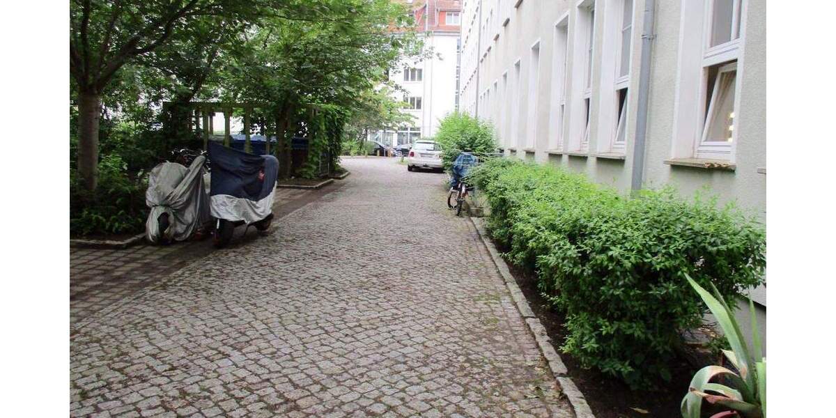 Direkt einziehen! Frisch renovierte kleine 3 Zimmer-Wohnung mit separater Küche und Tageslichtbad 3 zimmer