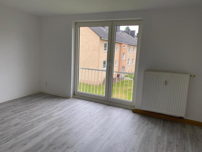 Frisch renovierte 3 Zimmer Wohnung im 1. OG