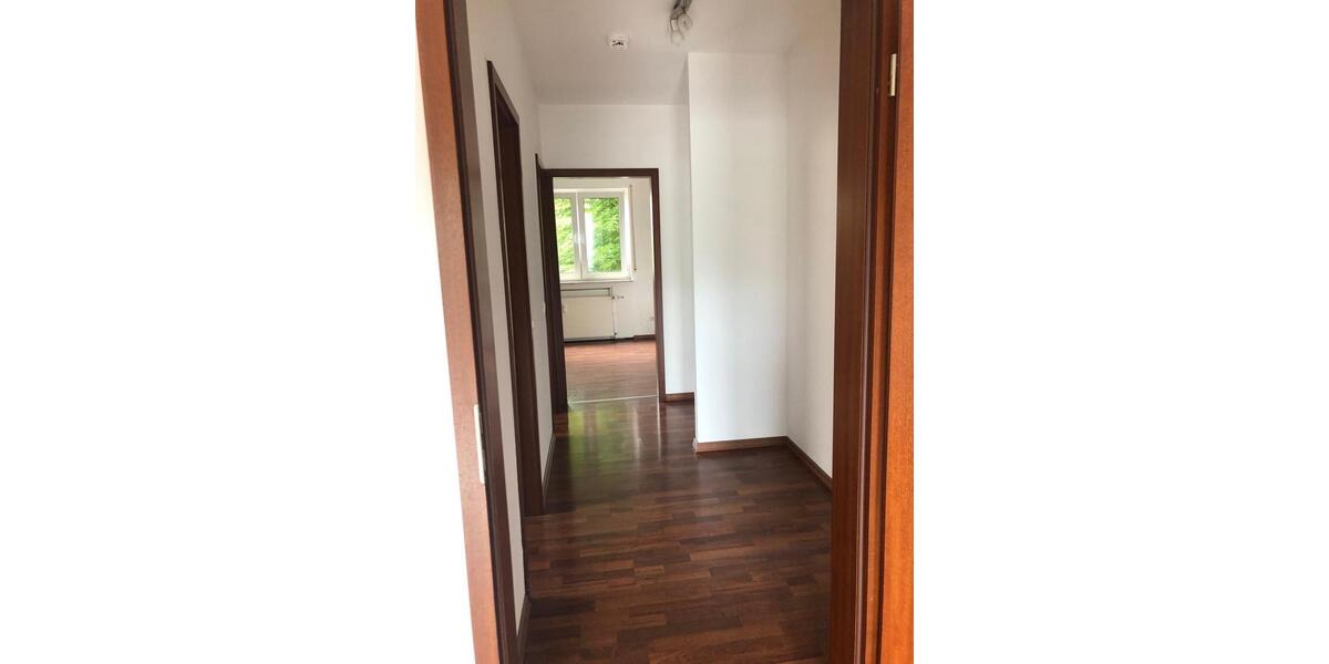 Etagenwohnung Waldbüttelbrunn - 3 Zimmer, 92 m&sup2;, 1.550&euro; | Angebot:26690733