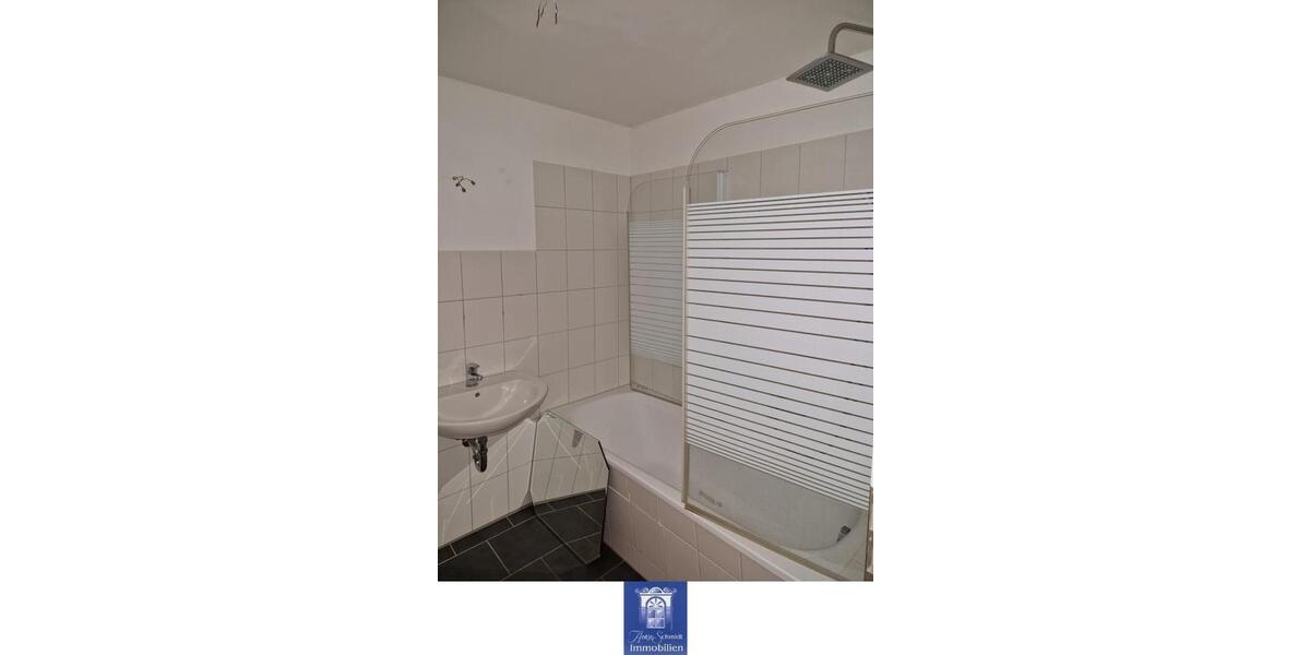 Dachgeschoßwohnung Freital - 3 Zimmer, 67 m&sup2;, 475&euro; | Angebot:26357500