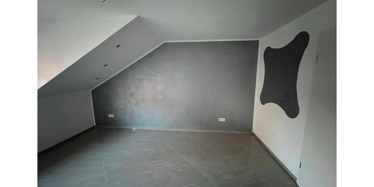 Dachgeschoßwohnung Ludwigshafen am Rhein Ludwigshafen-Hemshof - 3 Zimmer, 95 m&sup2;, 1.140&euro; | Angebot:25994780