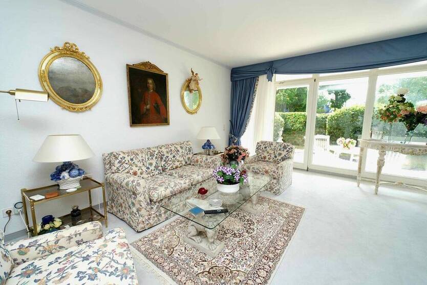 Traumhafte 122 m² Erdgeschoßwohnung mit großzügigem Garten, Terrasse und TG Platz in Büderich