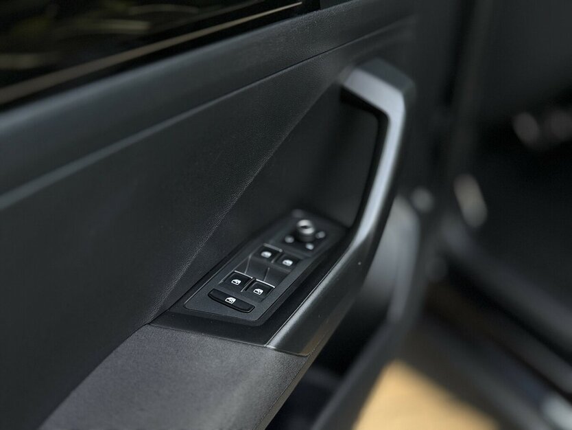 VW T-Roc R-Line 4Motion / CAM / PANO / Standheizung 95.788 km 24.990 € Mönchengladbach 41066