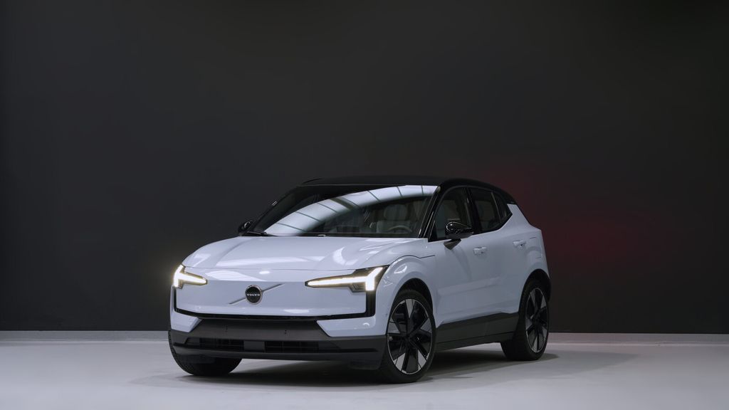 Volvo EX30 15.900 km 38.100 € Mindelheim 87719