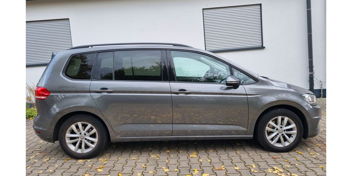 VW Touran 128.000 km 10.999 &euro; Mühlheim am Main 63165