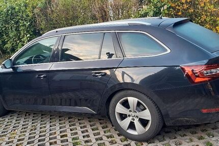 Skoda Superb 137.000 km 17.900 &euro; Konz 54329