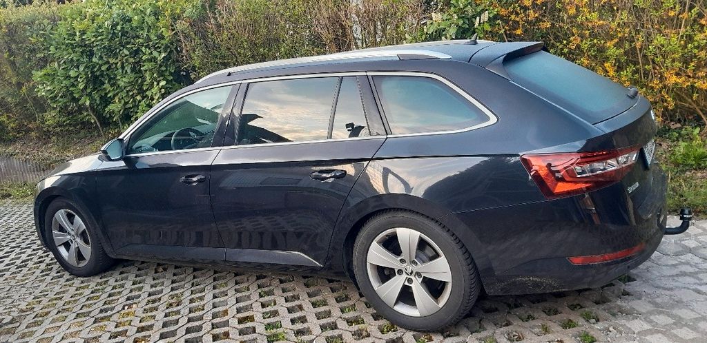 Skoda Superb 137.000 km 17.900 &euro; Konz 54329
