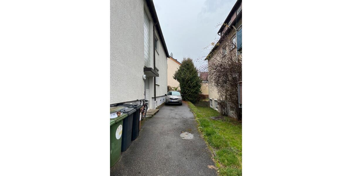 2 Zimmer DG-Wohnung mit Balkon, EBK und Stellplatz 2 zimmer