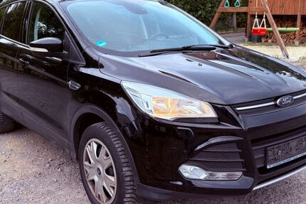 Ford Kuga 146.000 km 8.300 € Herford 32049