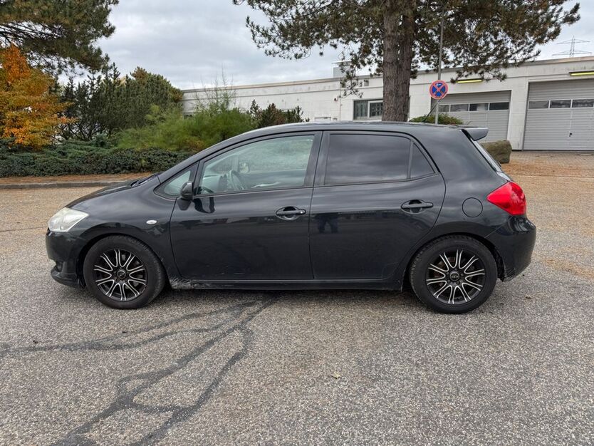 Toyota Auris 235.460 km 1.999 € Barsbüttel 22885