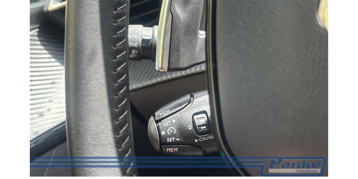 Peugeot 208 Allure Pack EAT8*NAV*LED*Carplay*RFK*SHZ* 7.003 km 16.990 &euro; Berlin 13187