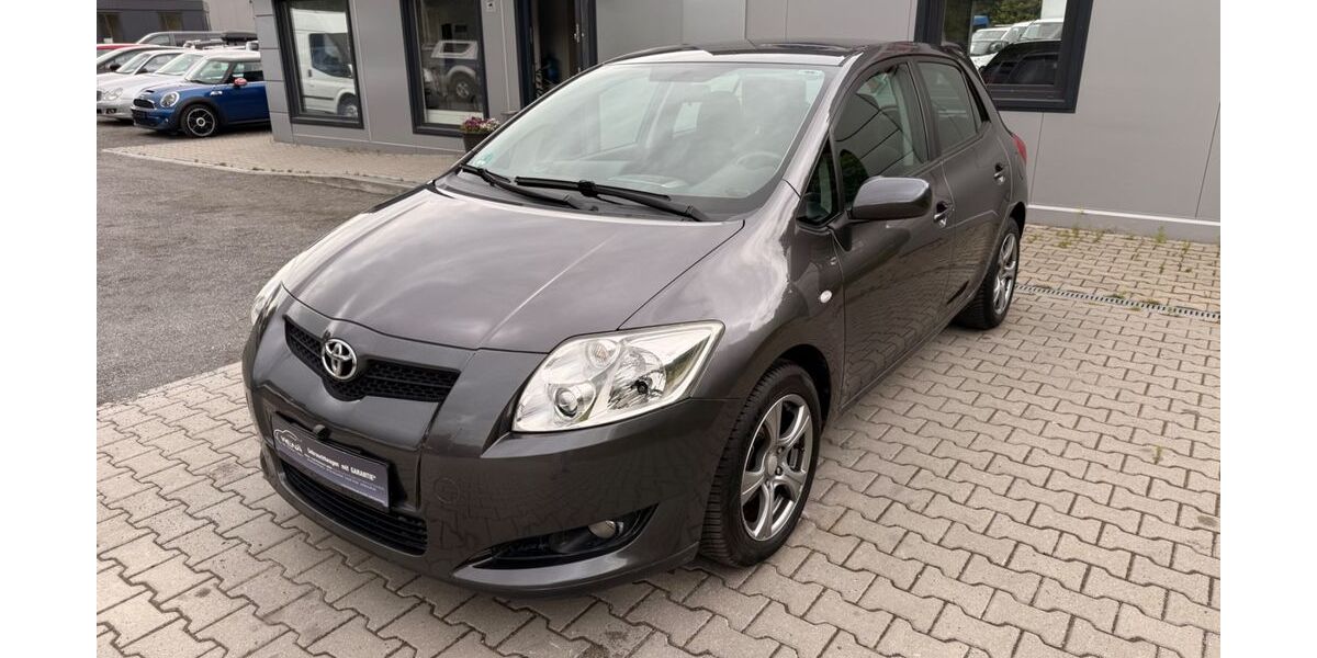Toyota Auris 84.623 km 7.499 &euro; Ludwigsfelde 14974