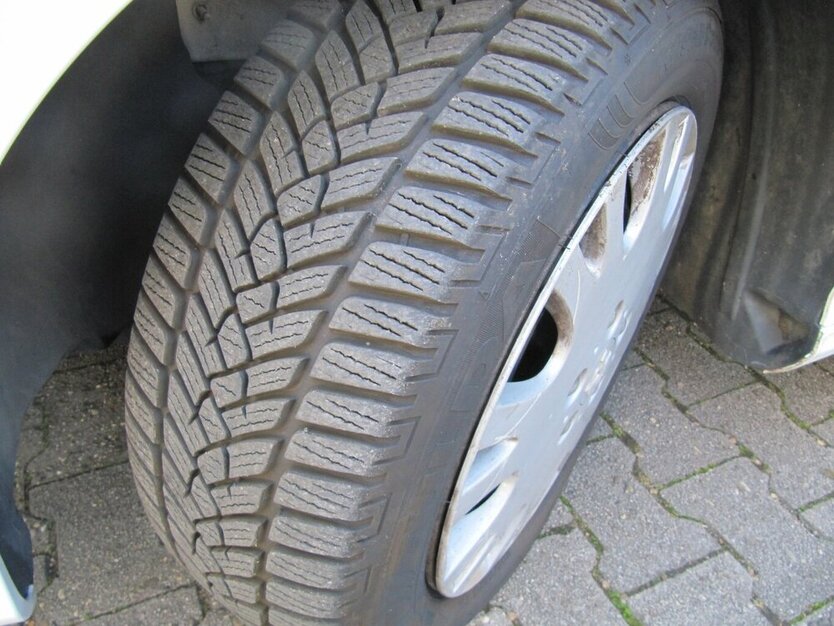 Peugeot 308 Platinum+ Klma+Insp+ TÜV + NEU + 230.447 km 3.435 € Schwalbach/Taunus 65824