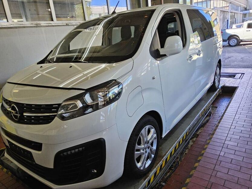Zafira Life