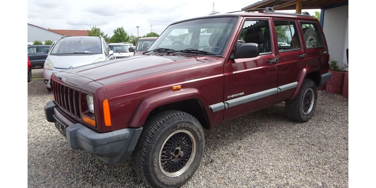 Jeep Cherokee 196.200 km 1.500 &euro; Dresden 01219