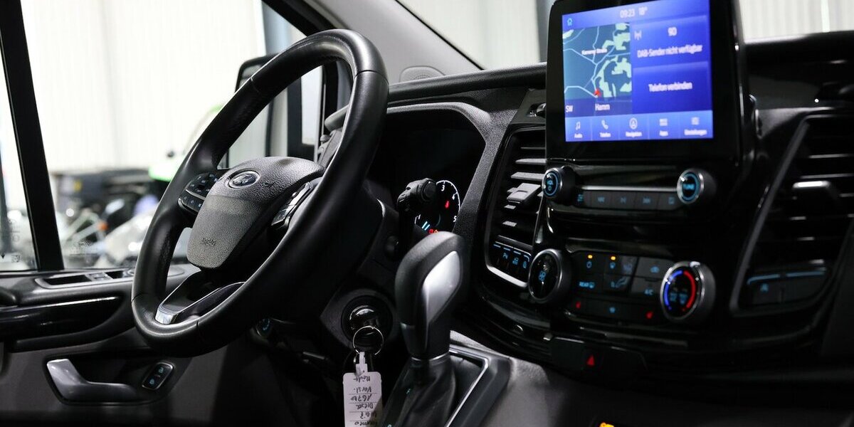 Ford Tourneo Custom 2.0 TDCI 320 L1 / 8-SITZER / NAVI 167.000 km 25.998 &euro; Hamm 59077