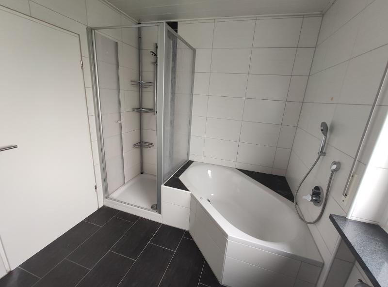 3- Zi. DG Wohnung mit 2 Balkonen und Garage 3 zimmer