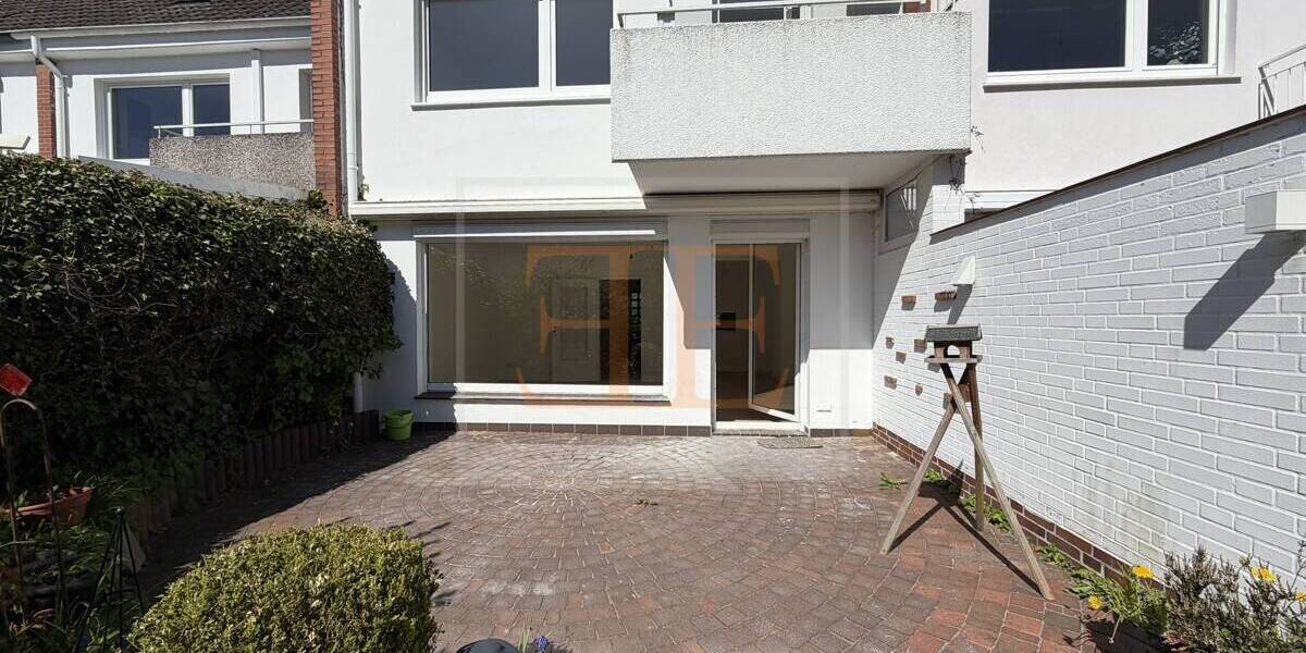 Frisch saniertes Reihenmittelhaus mit 6 Zimmern, Balkon und Einzelgarage zu vermieten - Reihenmittelhaus Rellingen | Angebot:26346609