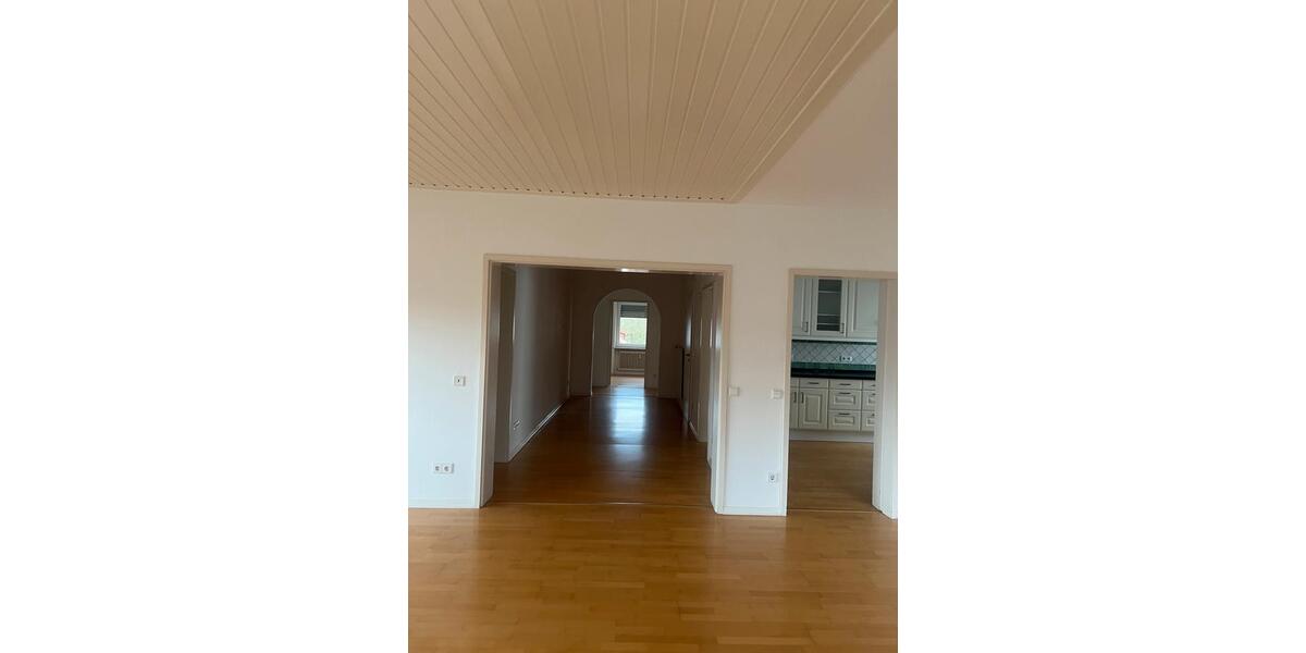 Etagenwohnung Saarbrücken Kieselhumes - 5 Zimmer, 135 m&sup2;, 1.495&euro; | Angebot:25326741