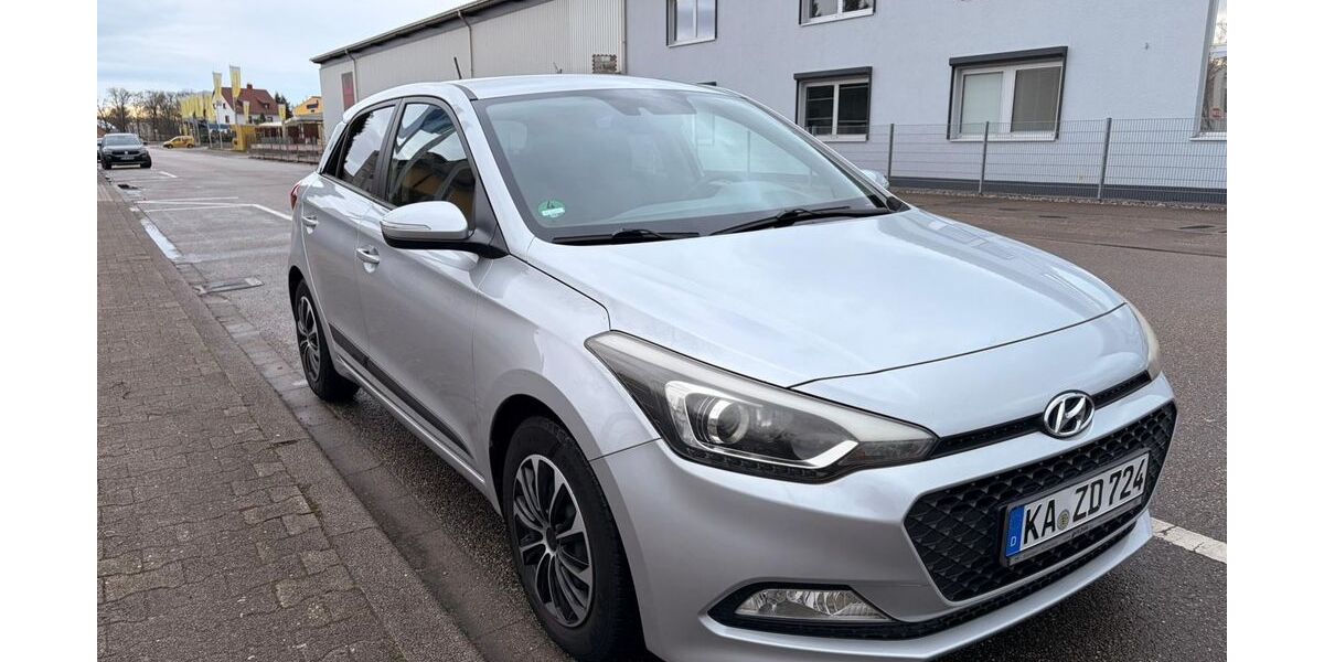 Hyundai i20 81.000 km 10.600 &euro; Karlsruhe 76187
