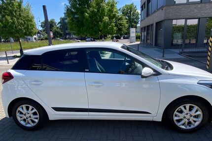 Hyundai i20 76.000 km 8.990 &euro; Köln 50858