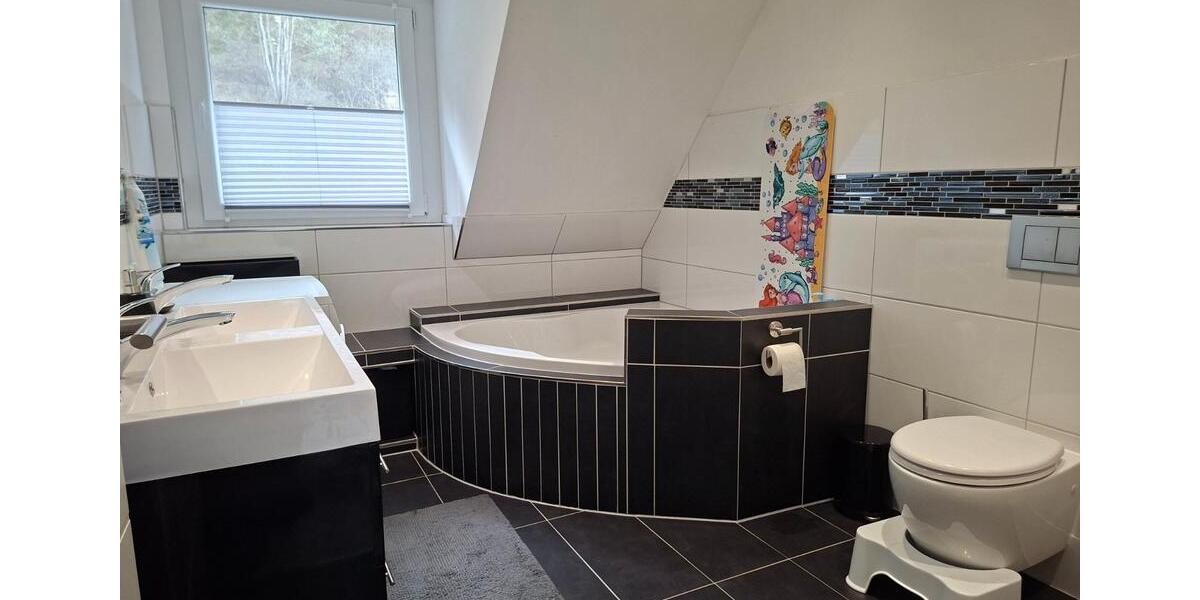 Doppelhaushälfte Tuttlingen - 5.5 Zimmer, 162 m&sup2;, 415.000&euro; | Angebot:26980287