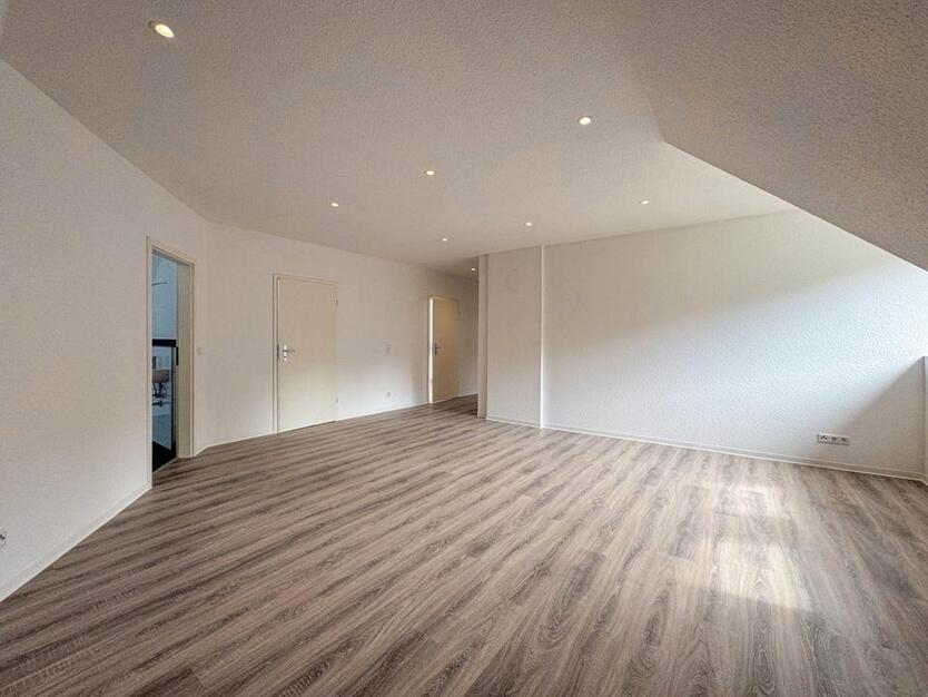 4 Zimmer Dachgeschoßwohnung mit Gartennutzung