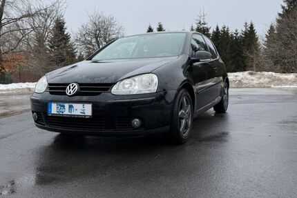 VW Golf 102.000 km 5.690 &euro; Neuhaus am Rennweg 98724