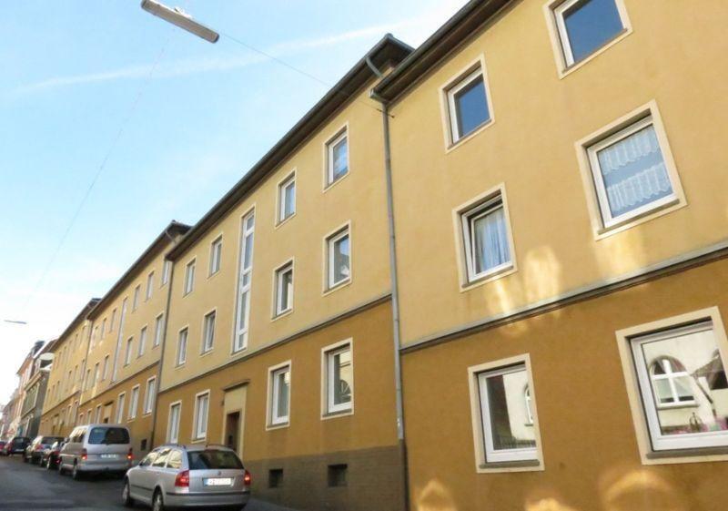 Frisch renovierte 3-Zi.-Whg. mit Tageslichtbad und Dielenboden