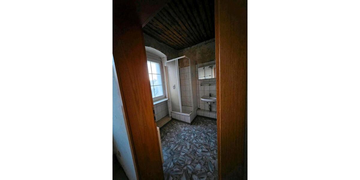 Mehrfamilienhaus, Wohnhaus Roßwein - 8 Zimmer, 140 m&sup2;, 99.999&euro; | Angebot:26122696