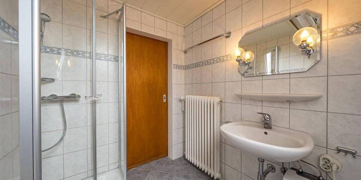 Mehrfamilienhaus, Wohnhaus Bockhorn-Moorwinkelsdamm Moorwinkelsdamm - 8 Zimmer, 175 m&sup2;, 395.000&euro; | Angebot:26217734