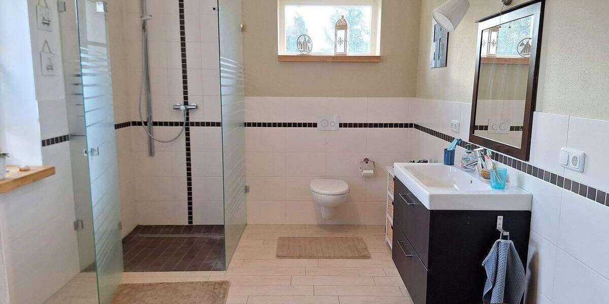 Riesen-Grundstück, zusätzl. Bauland, Riesen-Garage, Stall - Großzügiges Wohnhaus in Greifswald 7 zimmer