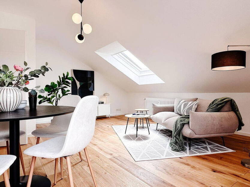 sofort frei: Helle 3 Zimmer mit Balkon und Stellplatz - neu renoviert