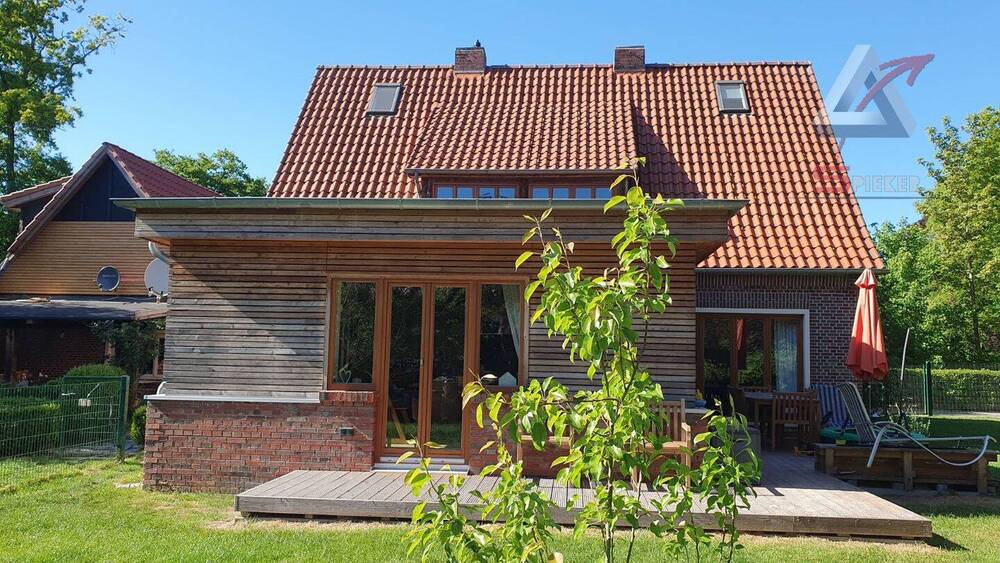 Großzügiges Wohnhaus-Grundstück mit Bebauungsmöglichkeit 8 zimmer