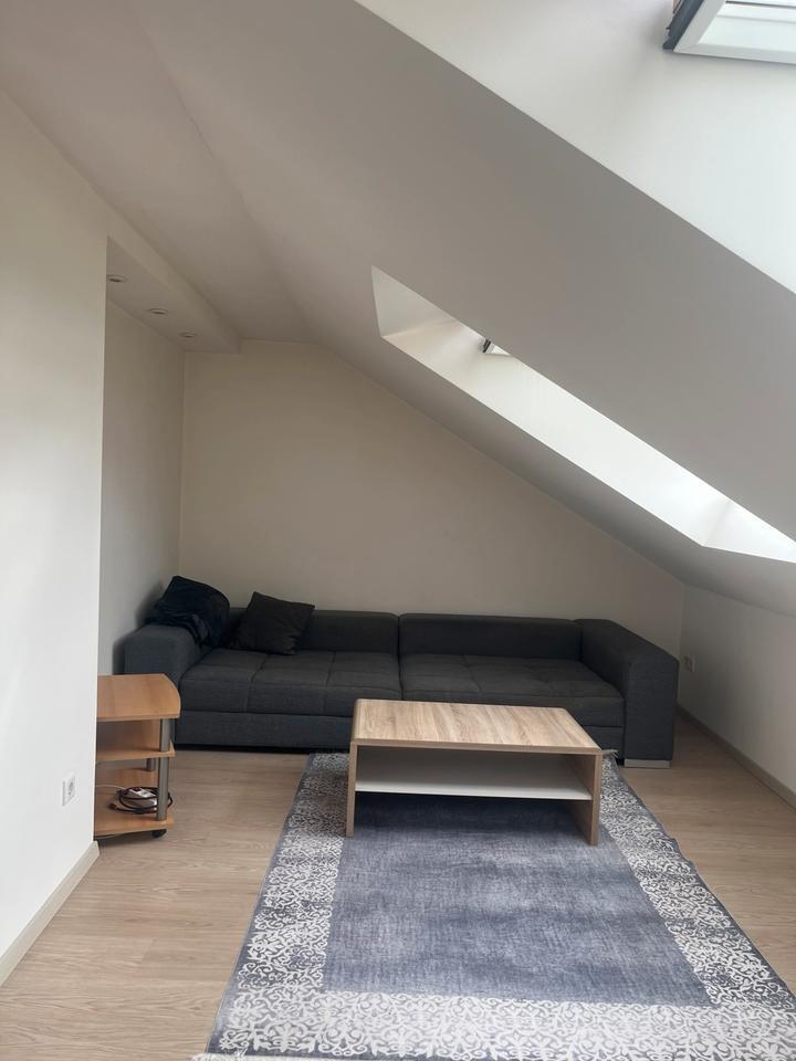 2-Zimmer-Dachgeschosswohnung in ruhiger Lage von Schauenburg-Hoof zimmer