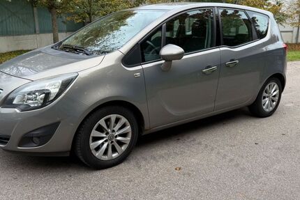 Opel Meriva 203.000 km 2.490 € Röfingen 89365