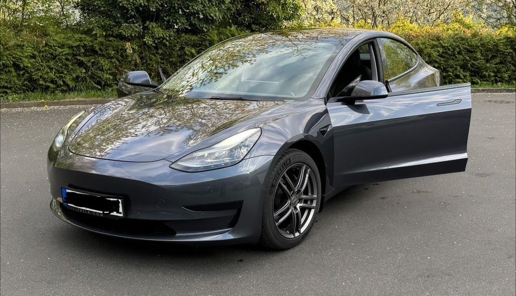 Tesla Model 3 34.000 km 25.500 &euro; Niederaula 36272