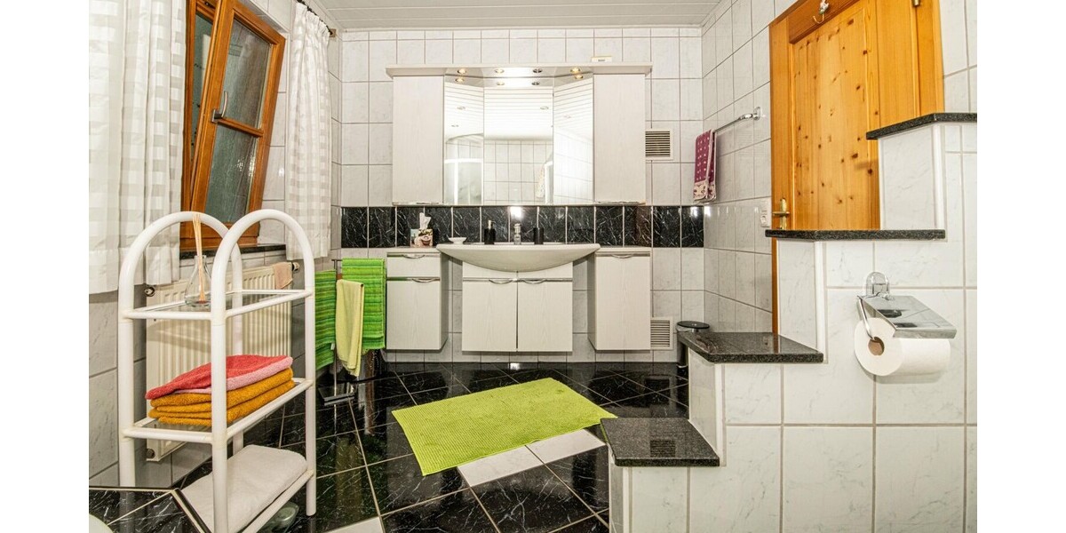 Top gepflegtes Ein- bis Zweifamilienhaus im Landhausstil in absolut ruhiger Lage - Einfamilienhaus Willmering / Geigen Geigen | Angebot:24605759