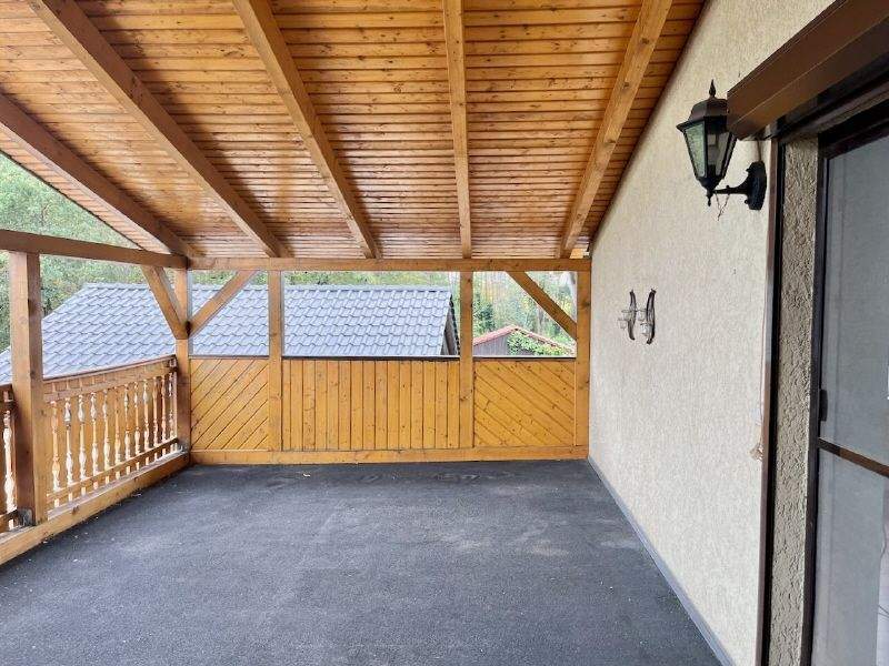 Seitengebäude mit großem überdachten Balkon 5 zimmer
