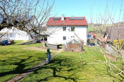 Gepflegtes Zweifamilienhaus mit schönem Garten und 2 Doppelgaragen in ruhiger Lage von Bebra - Iba !