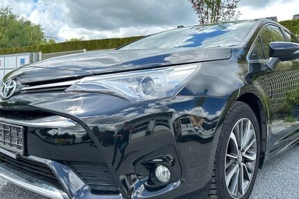 Toyota Avensis 60.000 km 15.999 &euro; Dresden 01259