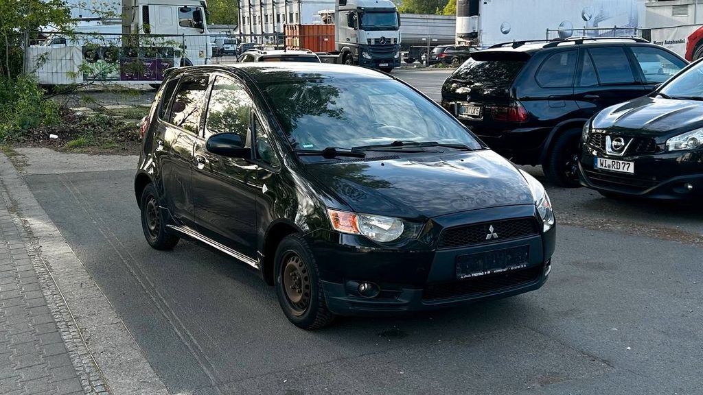 Mitsubishi Colt 370.000 km 850 &euro; Wiesbaden 60257