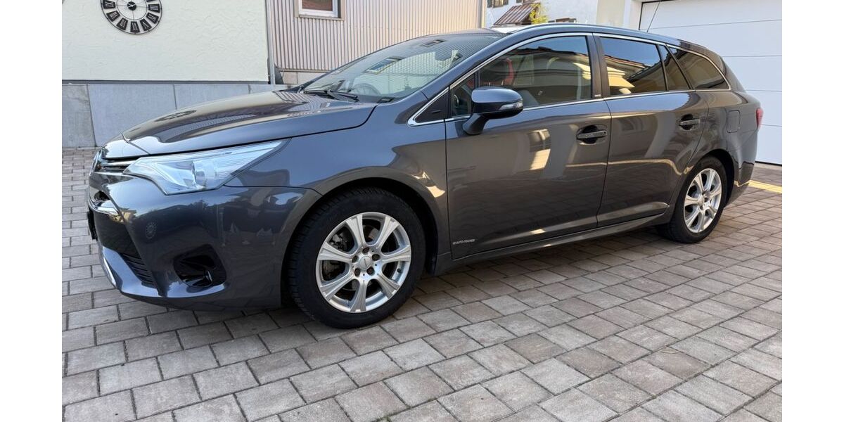 Toyota Avensis 194.200 km 8.000 &euro; Langenneufnach bei Augsburg 86863