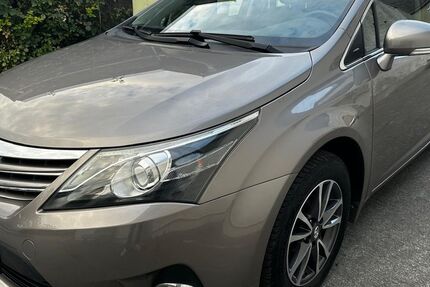 Toyota Avensis 89.815 km 10.999 &euro; Schönefeld/ OT Großziethen 12529