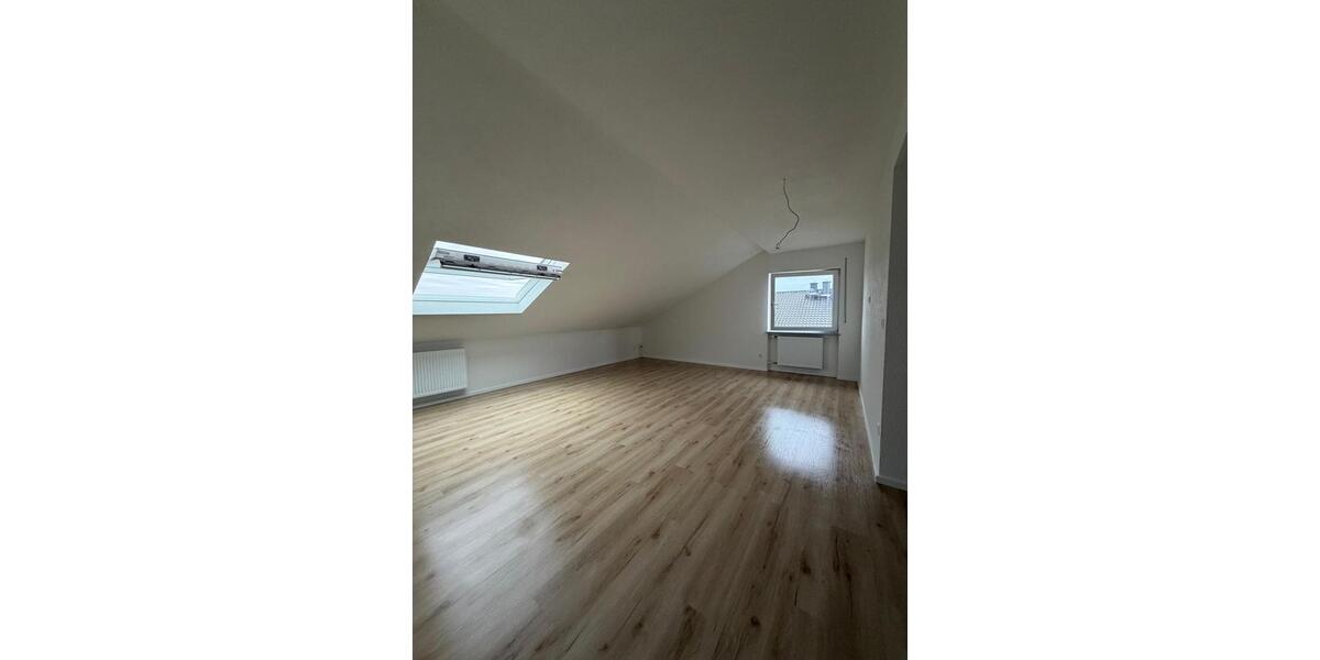 Dachgeschoßwohnung Sinsheim - 3 Zimmer, 77 m&sup2;, 1.100&euro; | Angebot:25050323