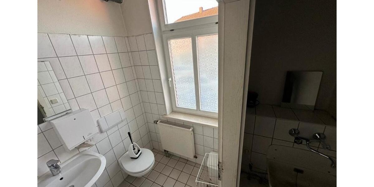 150qm,EG Wohnung zu vermieten, Keller, Parkplatz , Gasheizung 4 zimmer