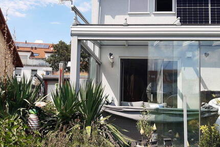 Schöne Doppelhaushälfte mit tollem Wintergarten in Toplage 6 zimmer