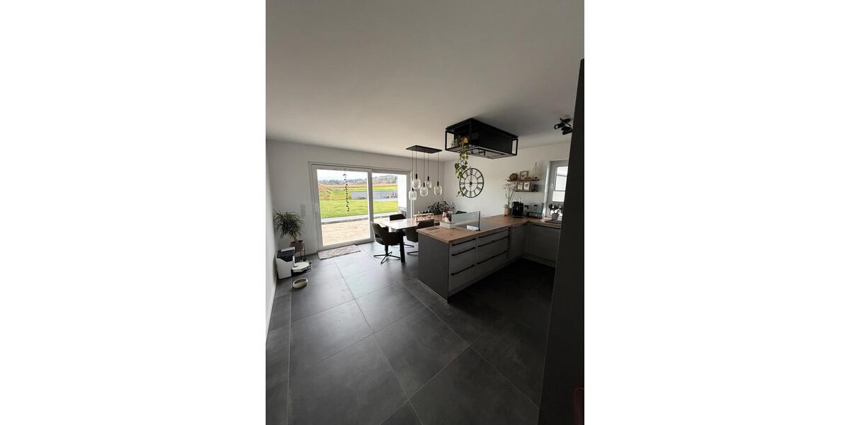 Einfamilienhaus Bad Arolsen - 5.5 Zimmer, 198 m&sup2;, 589.000&euro; | Angebot:24729642