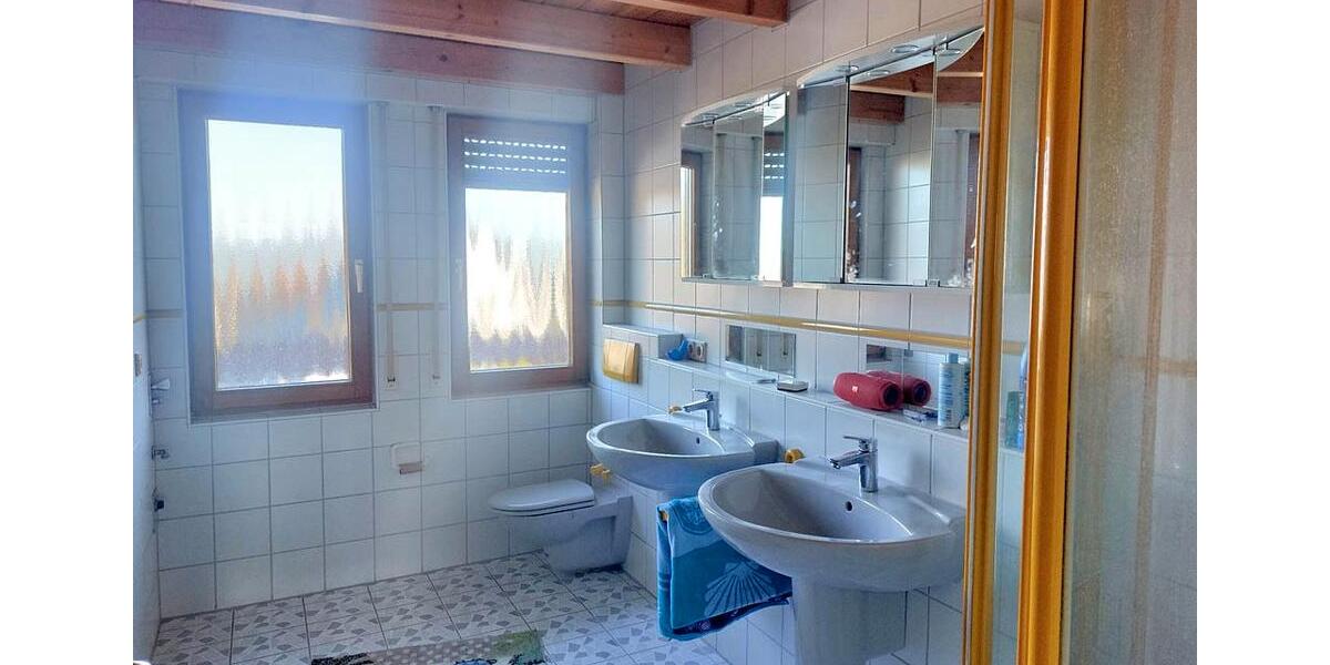 Einfamilienhaus Wangen - 7.5 Zimmer, 230 m&sup2;, 1.900&euro; | Angebot:25446520