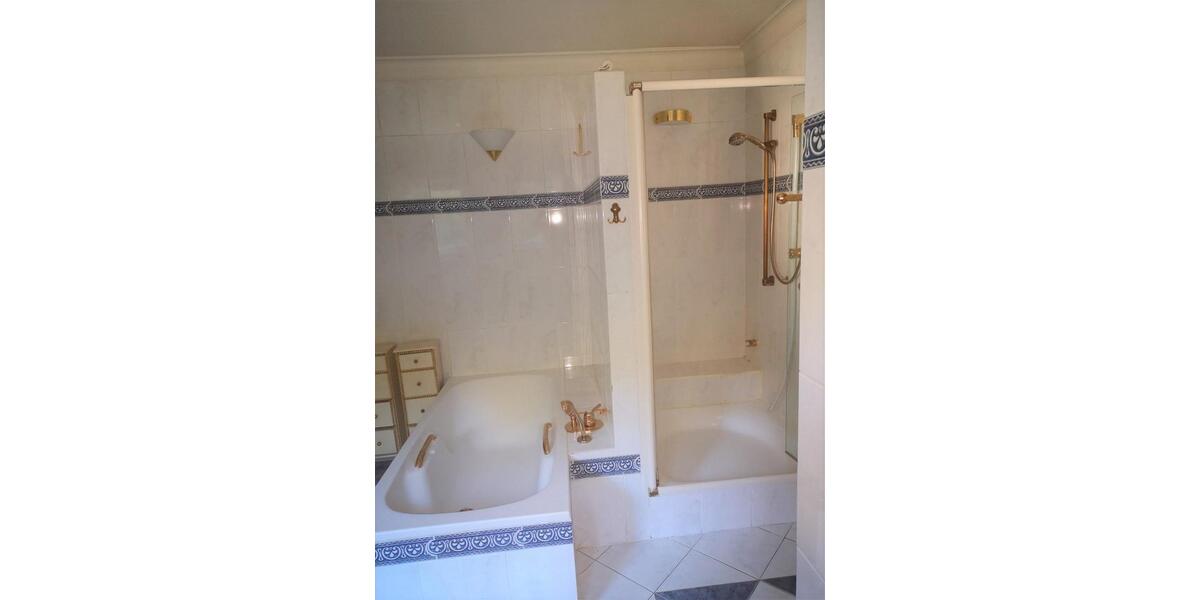 Etagenwohnung Reichshof - 4 Zimmer, 144 m&sup2;, 1.300&euro; | Angebot:25580154